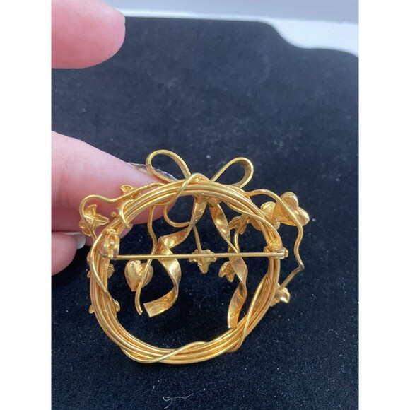 Vintage Gold Twisted Wire Brooch With Bow Enamel Hearts And Leaves - Picture 3 of 4